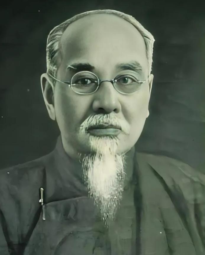 1943年，国民政府主席林森，意外遭遇车祸，不久离开人世，蒋介石叫来戴笠，问道：