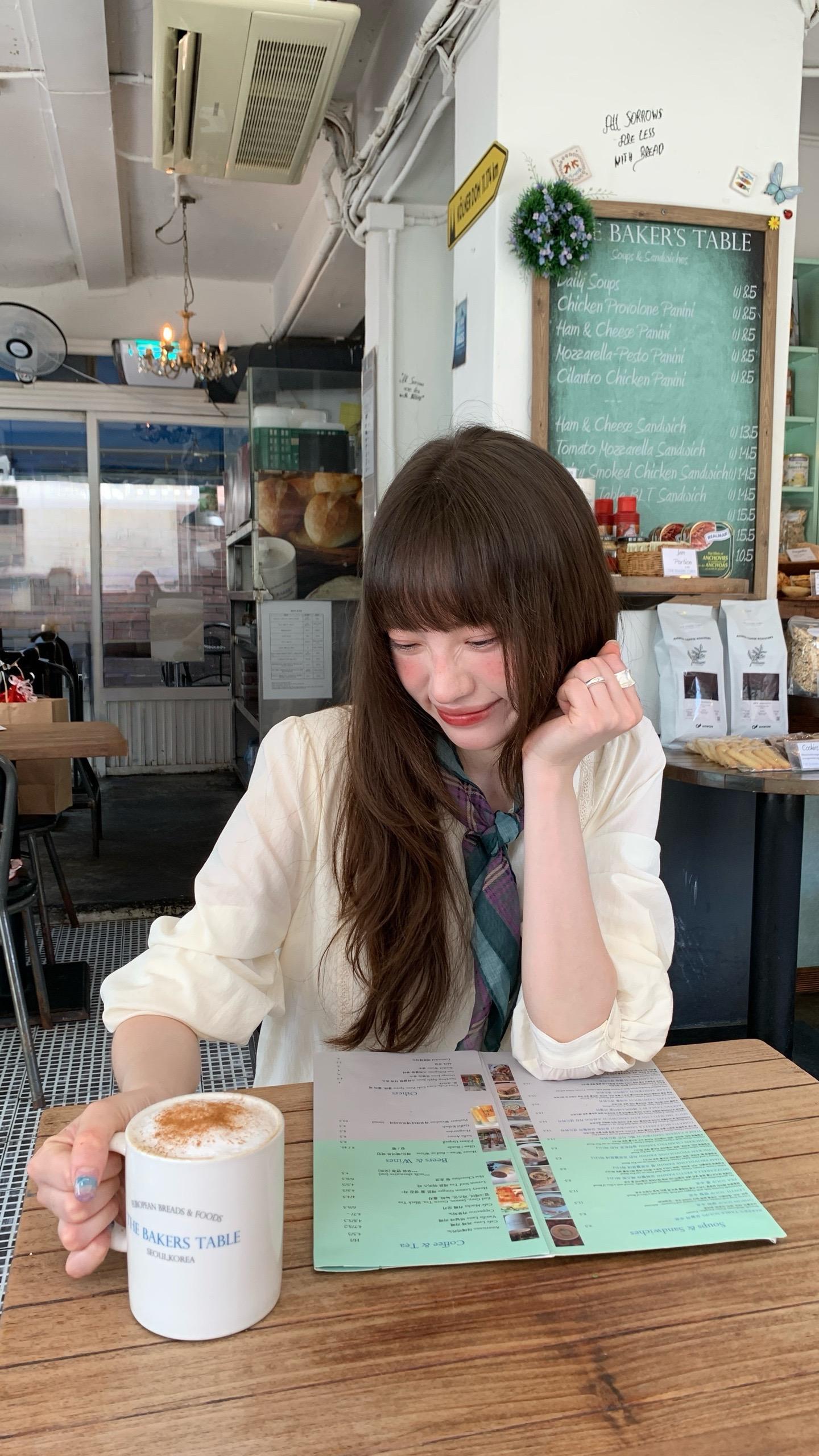 韩女餐桌前怎么拍🍴。