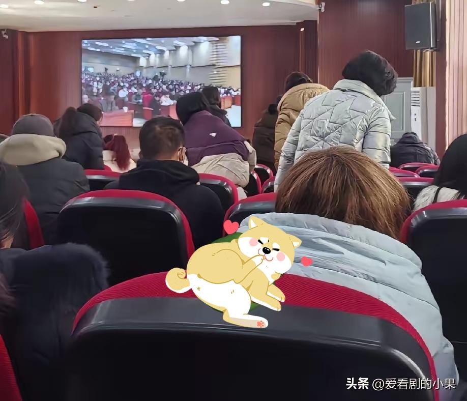 别让老师在“减负”与“提质”的矛盾里进退两难
 
新学期伊始，一场教职工大会，让