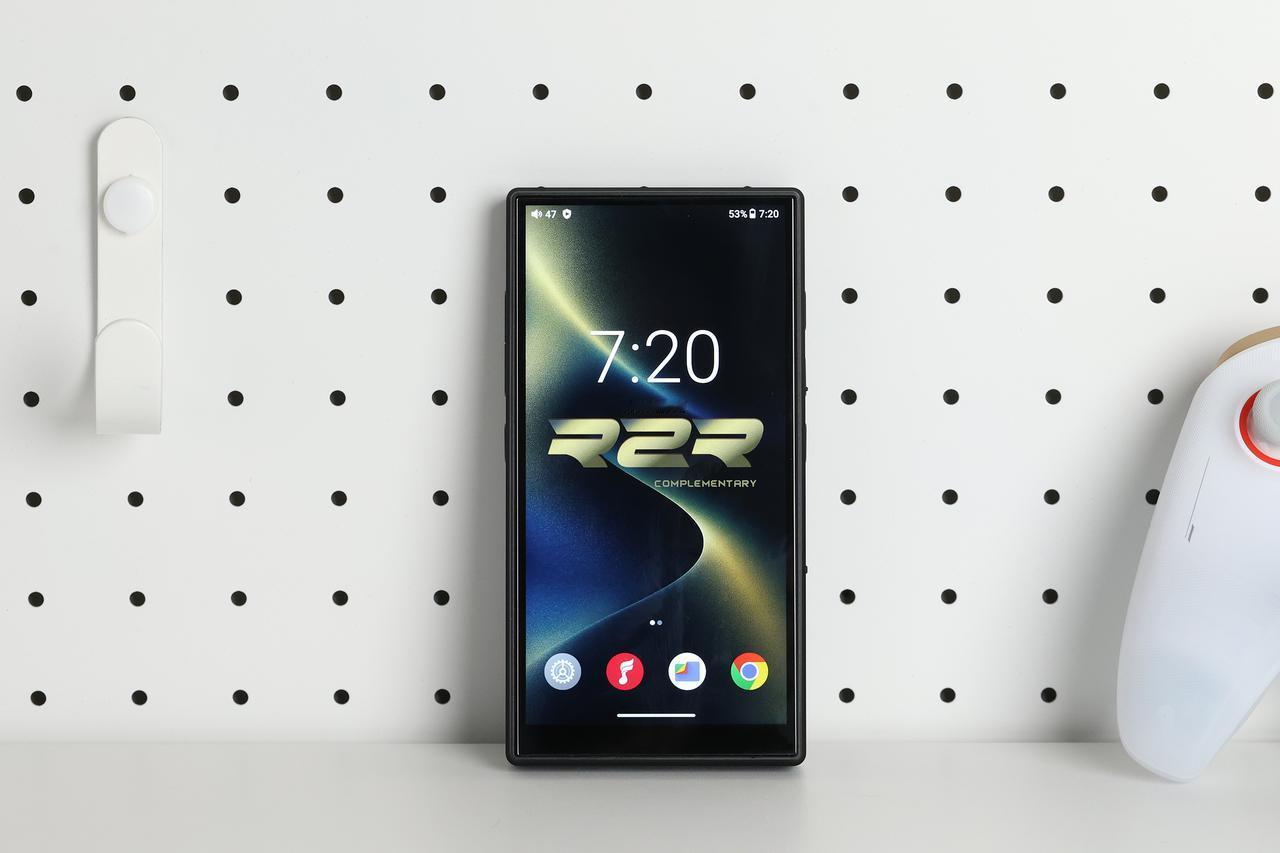 开箱新年第一款重磅便携音频播放器新品M33 R2R，亮点不少：
●全差分互补24