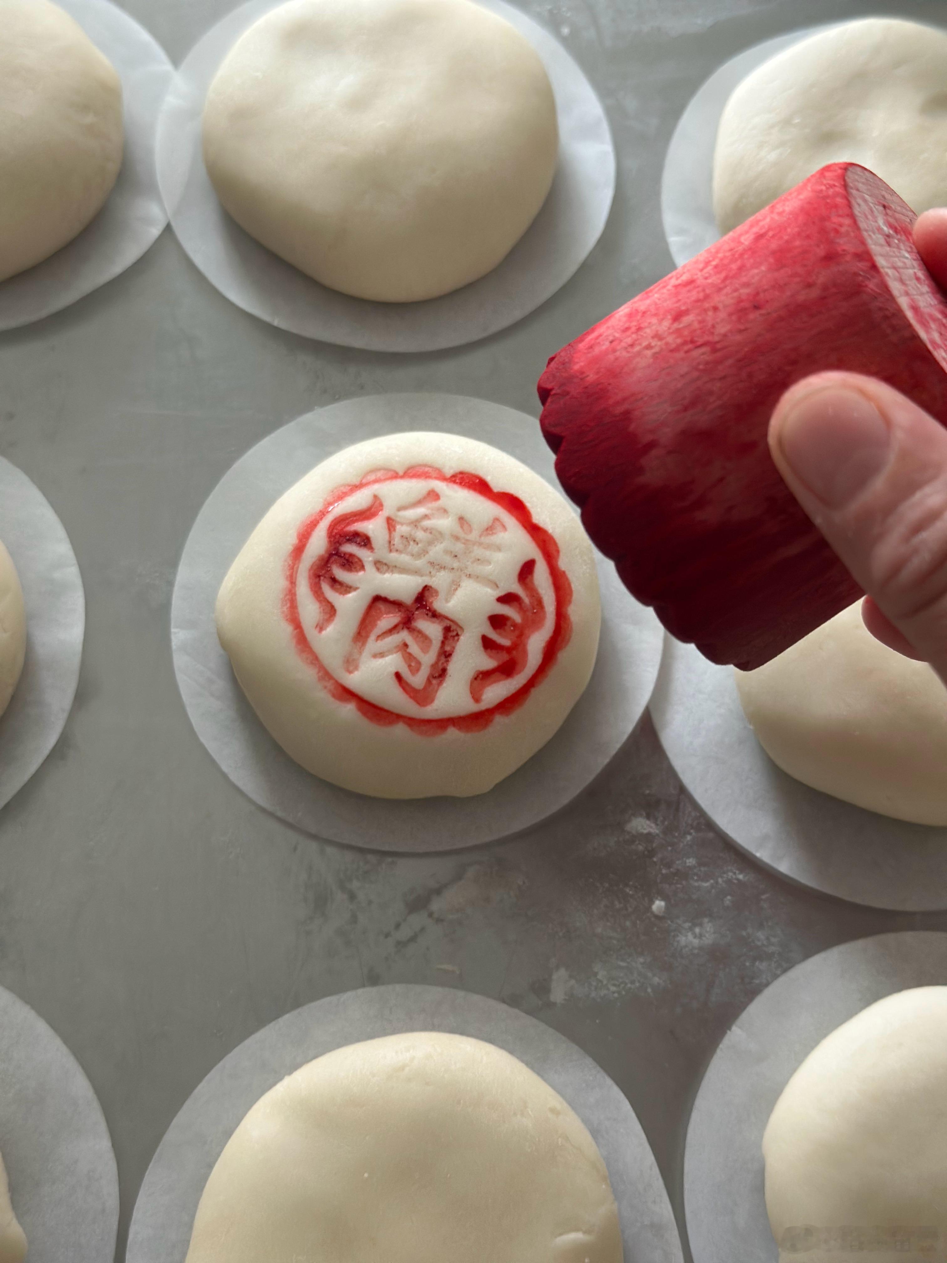 美食摄影  今年第一波鲜肉月饼，有要尝鲜的吗？[调皮] 上海