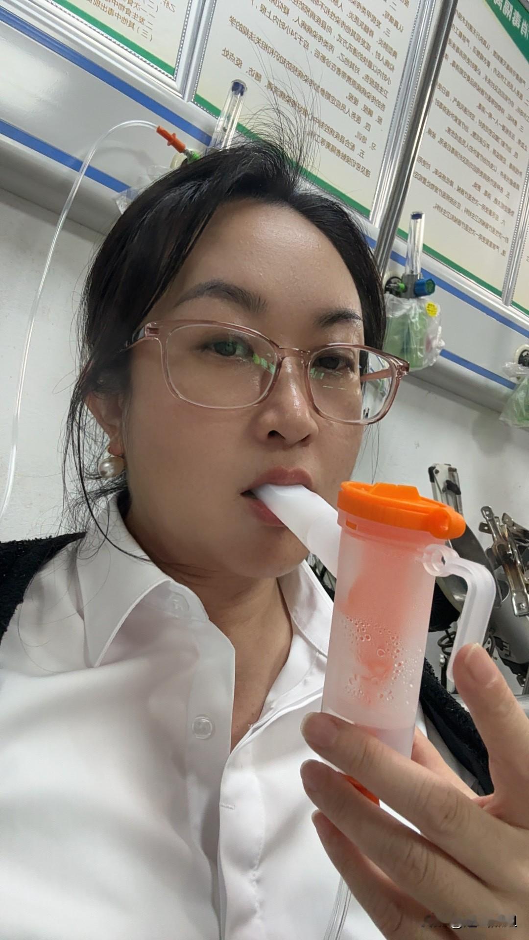 撑不住了[捂脸]再次看医生，一睡下就咳痰，喉咙像神经似的动不动就突然要咳咳咳，痰