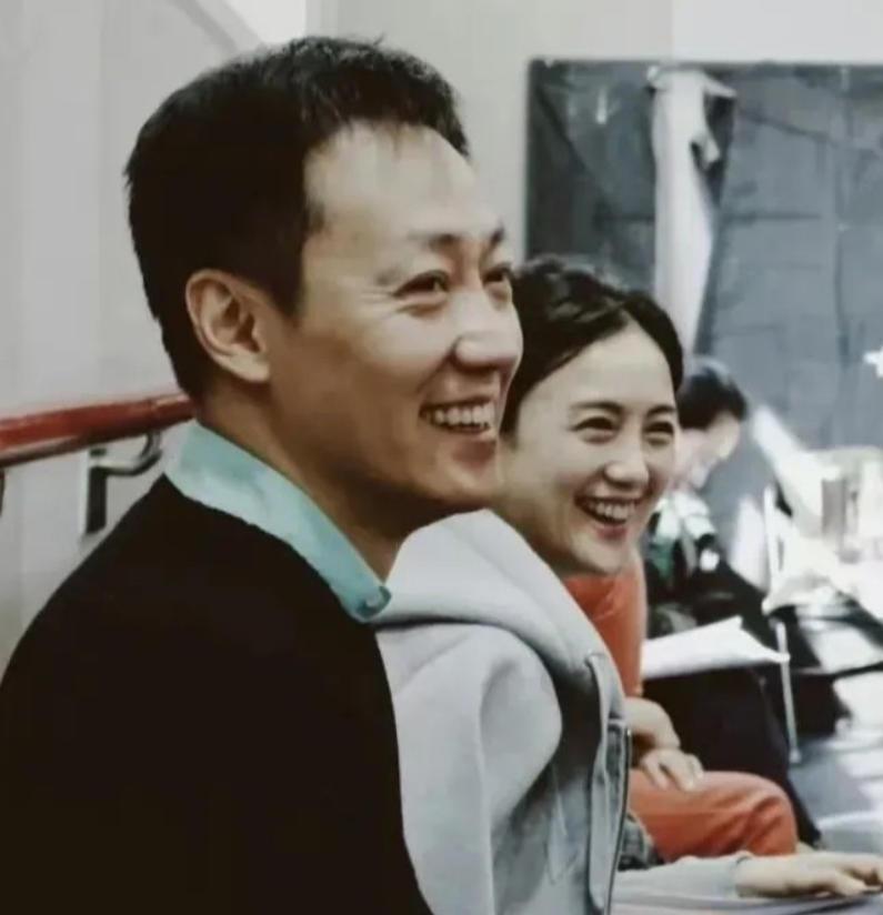 近日，中国国家话剧院一纸演出公告，让全网瞬间破防——消失近一年的辛柏青，正式官宣