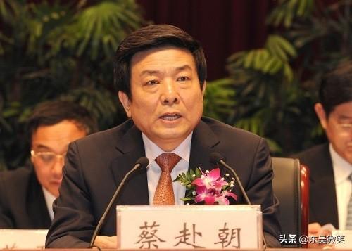 蔡赴朝，1951年出生，北京人，高级记者。
1971-1975年，宣武包装厂工人