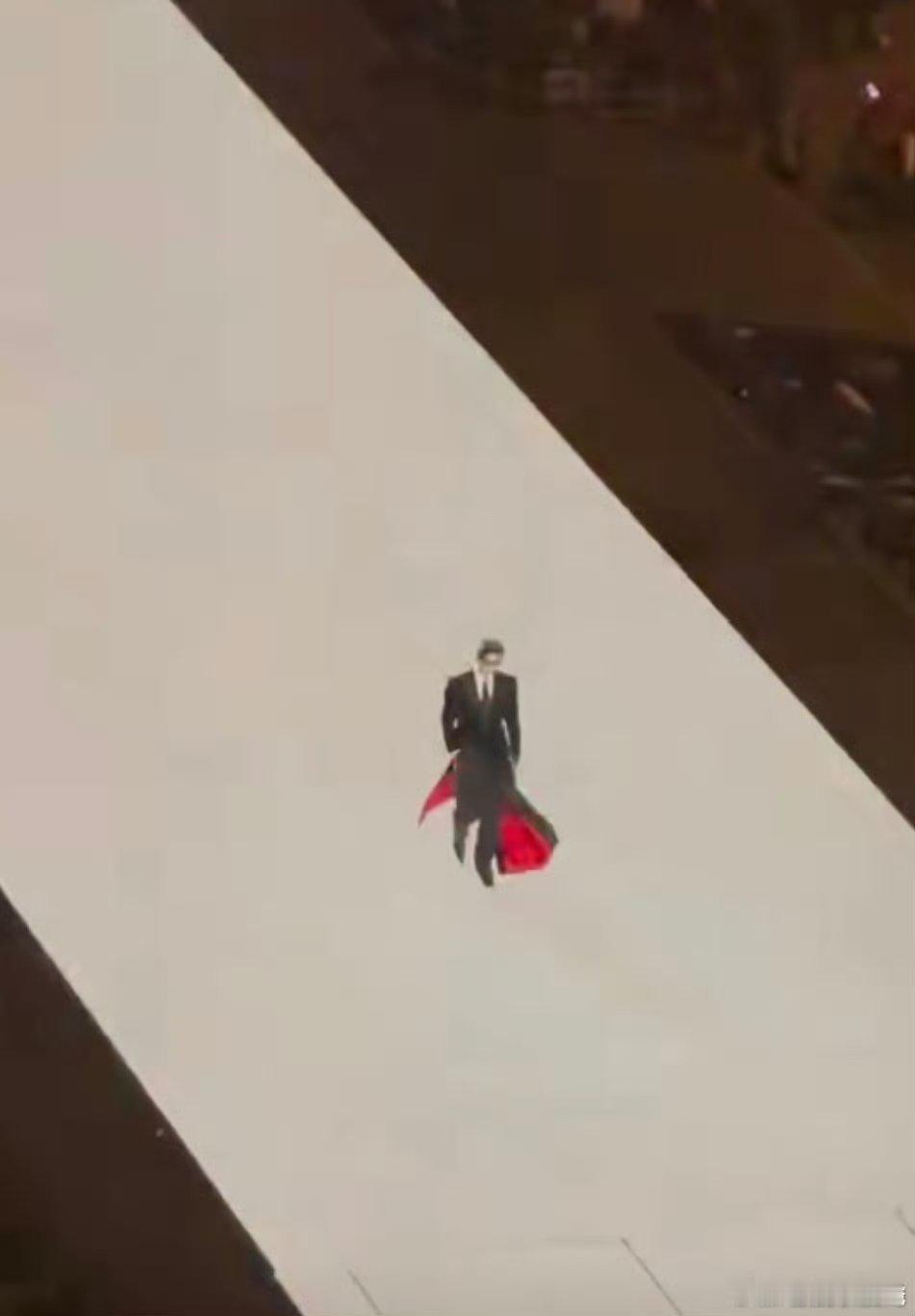 这个视角看张凌赫跨年走秀，忍不住再一次感叹，太带劲了撕漫男模