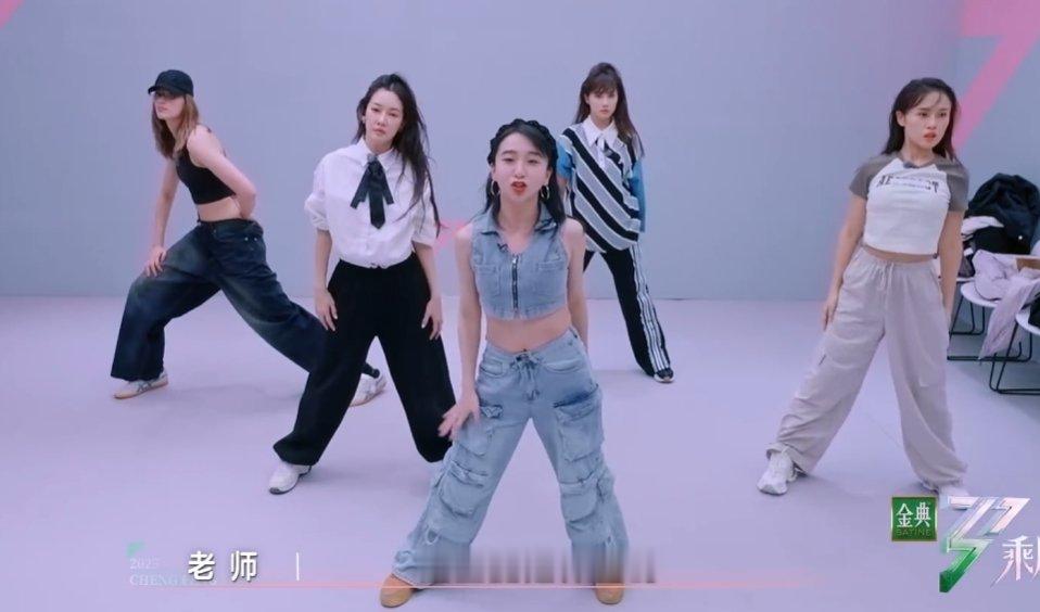 卡琳娜和揉西 ​​​[超话]卡琳娜为了团队整齐一直半蹲谁还没被卡琳娜圈粉？为了队
