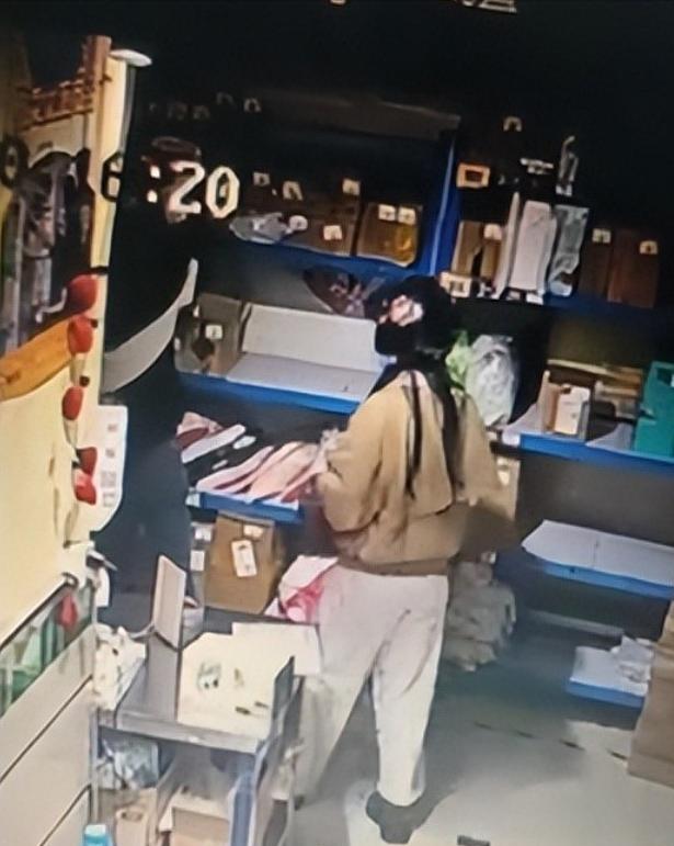 白嫖1260元包后续：受害商家不止一个，誓要送监狱，小区传开社死！



网购收