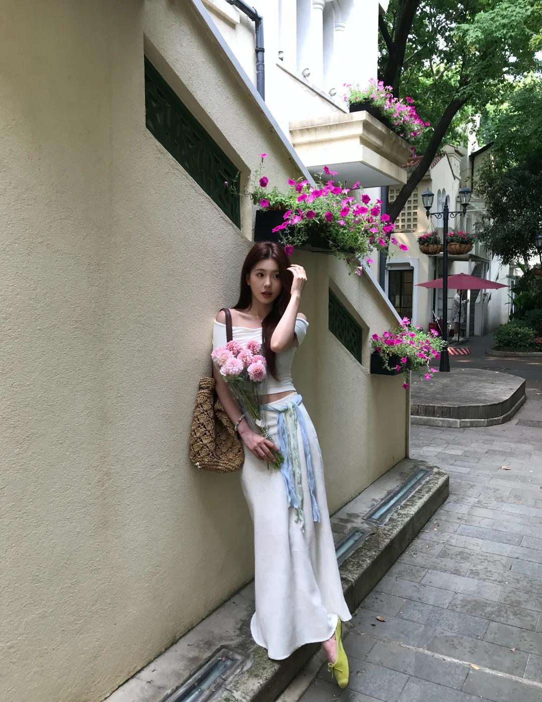 上海什么时候天晴！
气质氛围感 梅雨季节也要开心呀 夏季穿搭