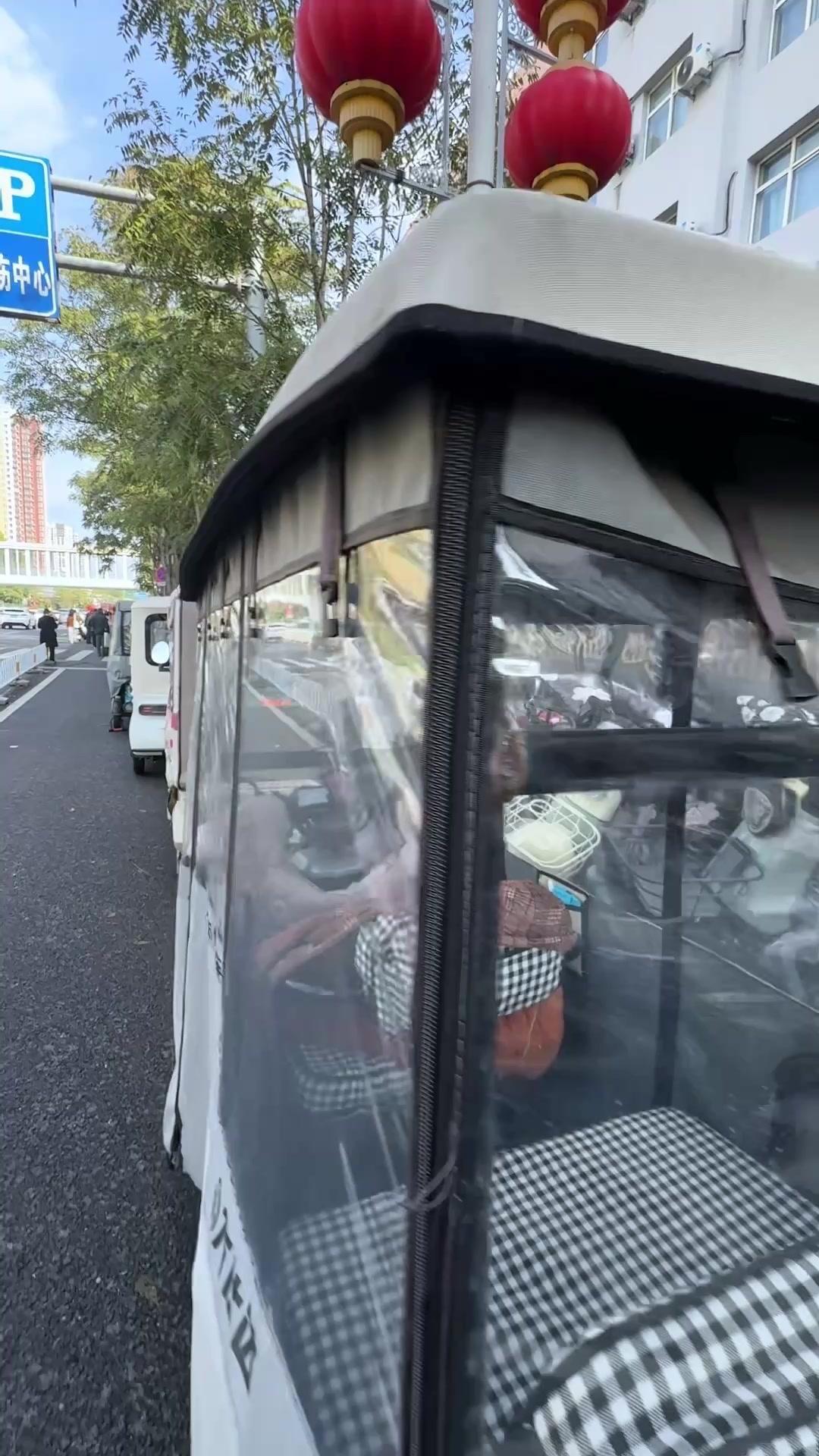 保定第一中心医院停车场要开放了？🚦每次来保定市第一中心医院，路边都停满电动三轮
