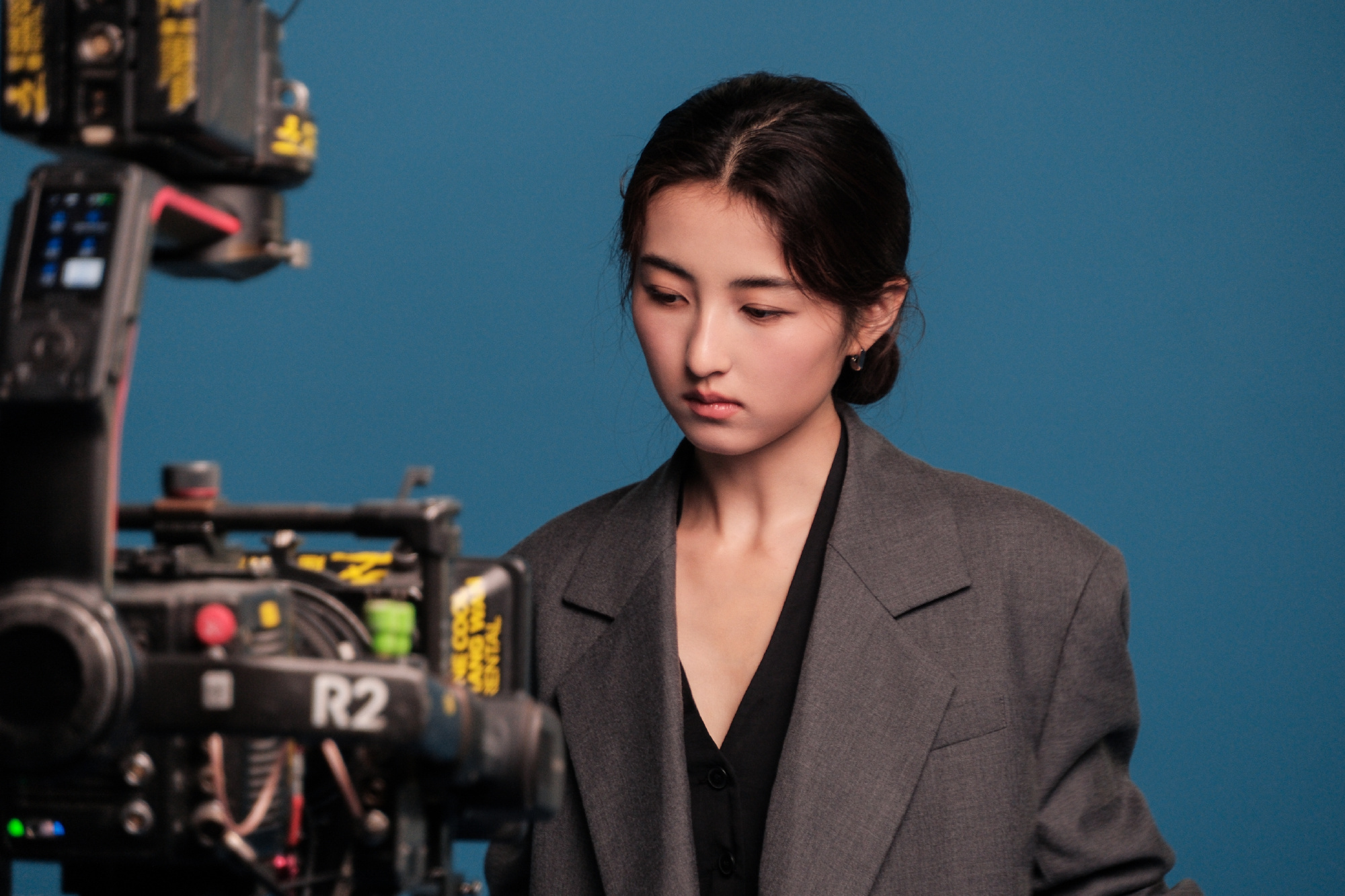 张子枫手臂上好大一个疤枫就是这样一个报喜不报忧的小女孩 大家多多期待一下半夏和知