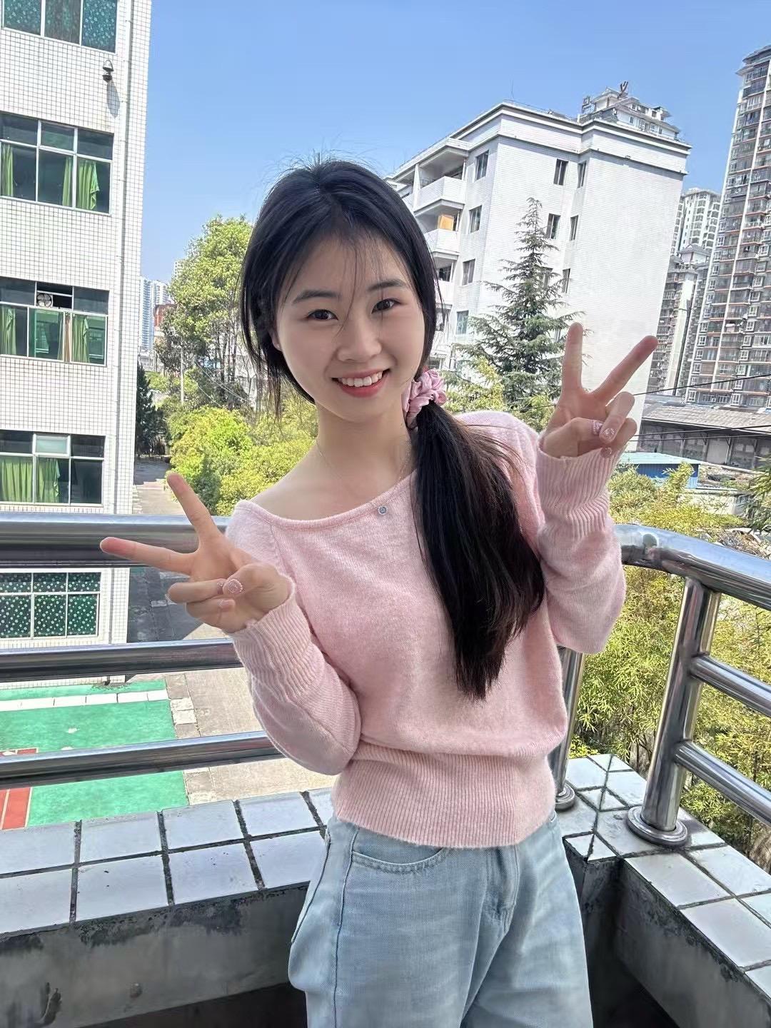 18岁的小弟弟就别加我了，阿姨我今年要24岁了，实在不忍心伤害你们，来...