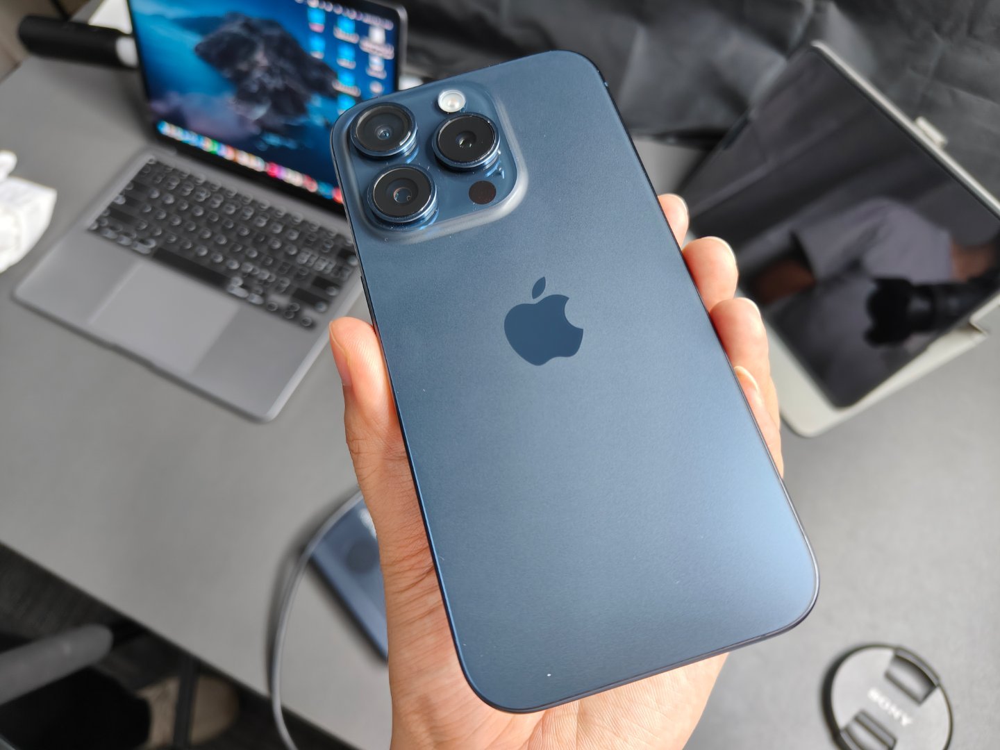 iPhone15Pro最喜爱的颜色，我现在的排序是：  白色 蓝色 原色 黑色。