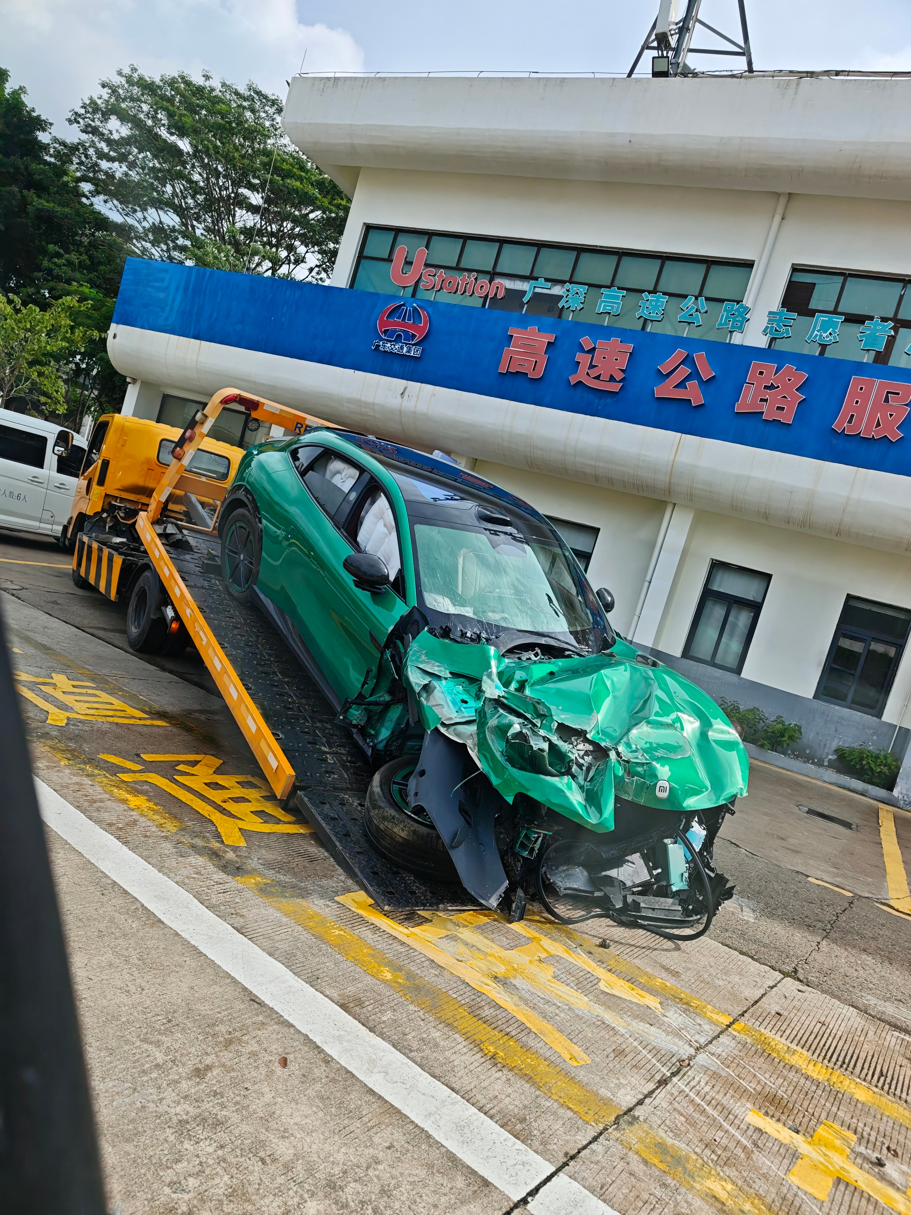 这也干到哪去了？小米汽车 深圳·南头收费站