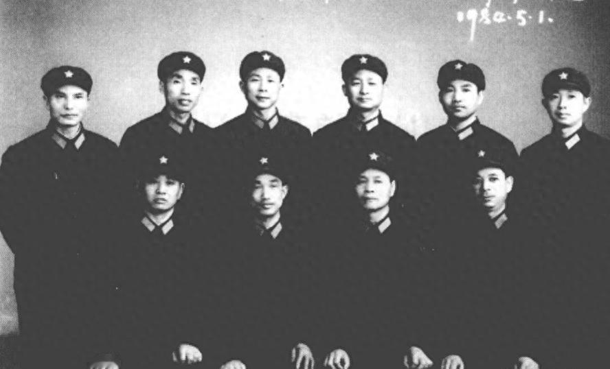 上级让原政委转业，调来新政委整顿部队，谁知哨兵竟然目中无人，团长顿时怒不可遏！