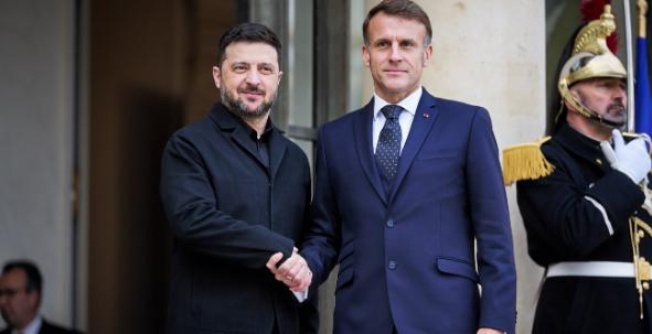 欧洲给定心丸，乌克兰不怕了
 
当地时间12月1日，泽连斯基抵达法国爱丽舍宫，与