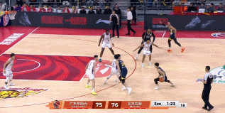 视野拉满！徐杰精准制导到弧顶大空位萨林杰，三分机会手到擒来广东男篮vs北控男篮