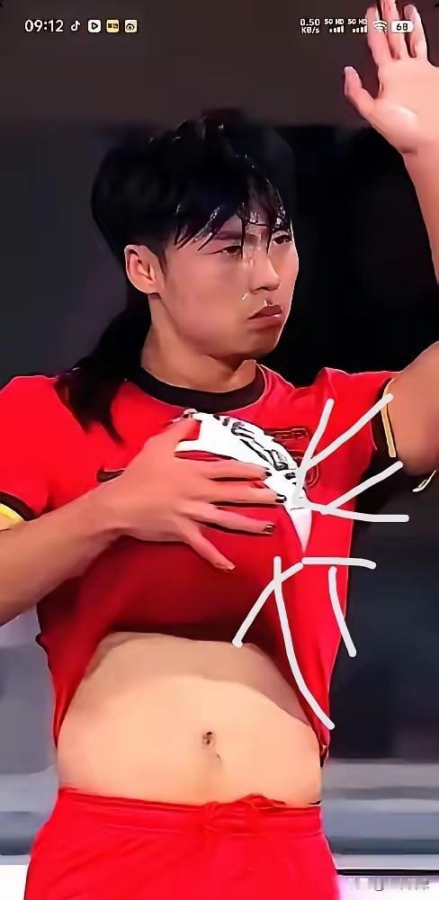 美甲，是中国体育人上头条的关键要素。
水庆霞，一次美甲被批的一无是处
李梦，一直