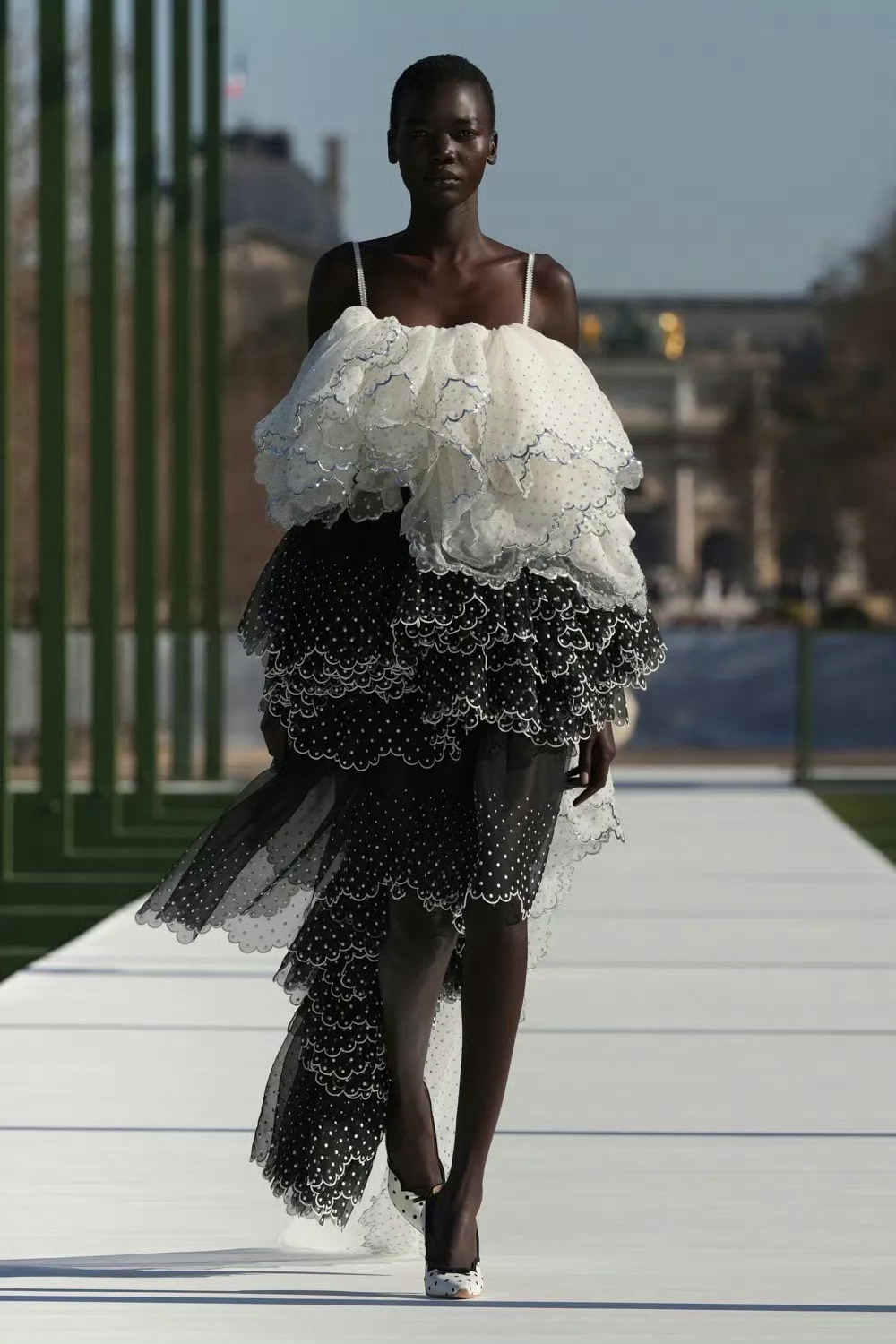 Dior 2026 秋冬系列巴黎时装周 Jonathan Anderson 让 