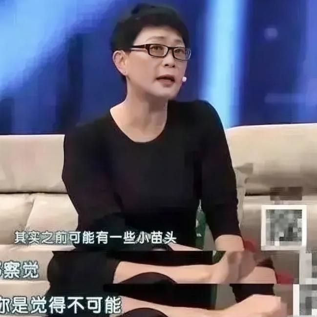 2004年戴志诚向杨蕾提出离婚娶了自己的师母，十年后的一天二人在演出后台相遇，戴