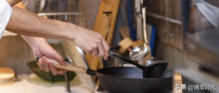 我超爱亲自下厨
犒劳自己
就像凤姐
常自己做菜
馋得网友直流口水
亲自下厨是享受