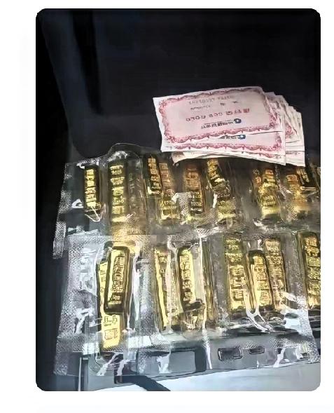 大量持有黄金的人，
这次真要彻底坐不住了！

昨晚八点前还趴在944不动，一觉醒