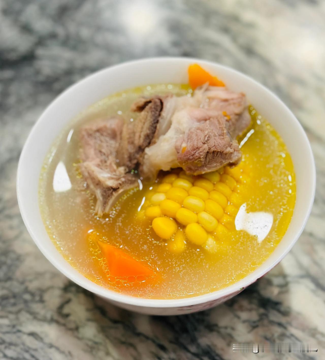 粟米红萝卜扇骨汤
试问哪个对汤如此执着？
大广州申请出列[夺冠][夺冠][夺冠]