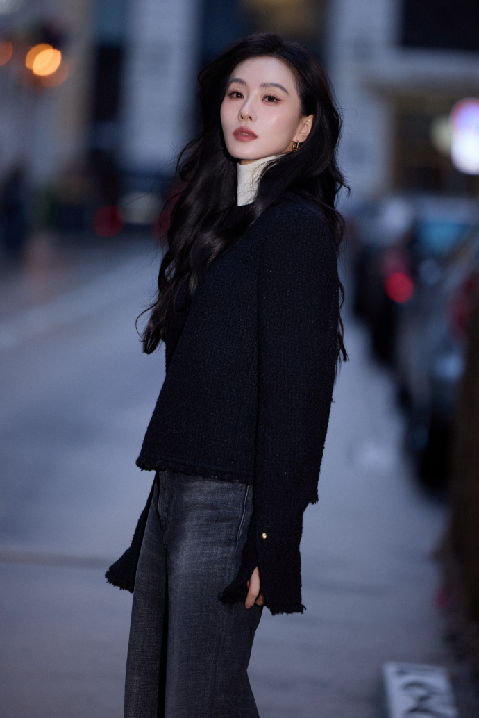 刘诗诗中秋节时装周营业照刘诗诗在巴黎街头祝大家中秋快乐 刘诗诗在巴黎街头祝大家中