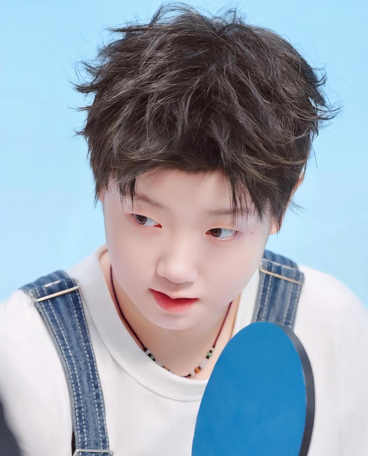 今天国乒的消息很多，
海口亚洲杯即将开赛，
国乒选手、陪练、教练员和保障团队出发