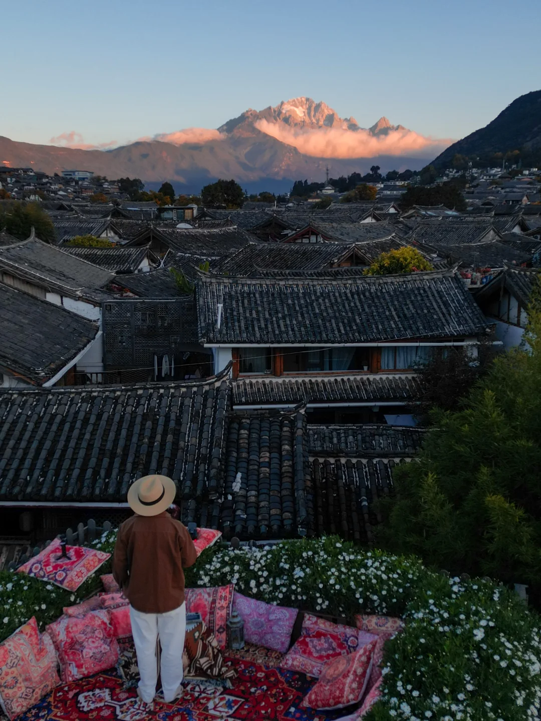 初冬到丽江，住这个雪山天台民宿简直赚爆了！