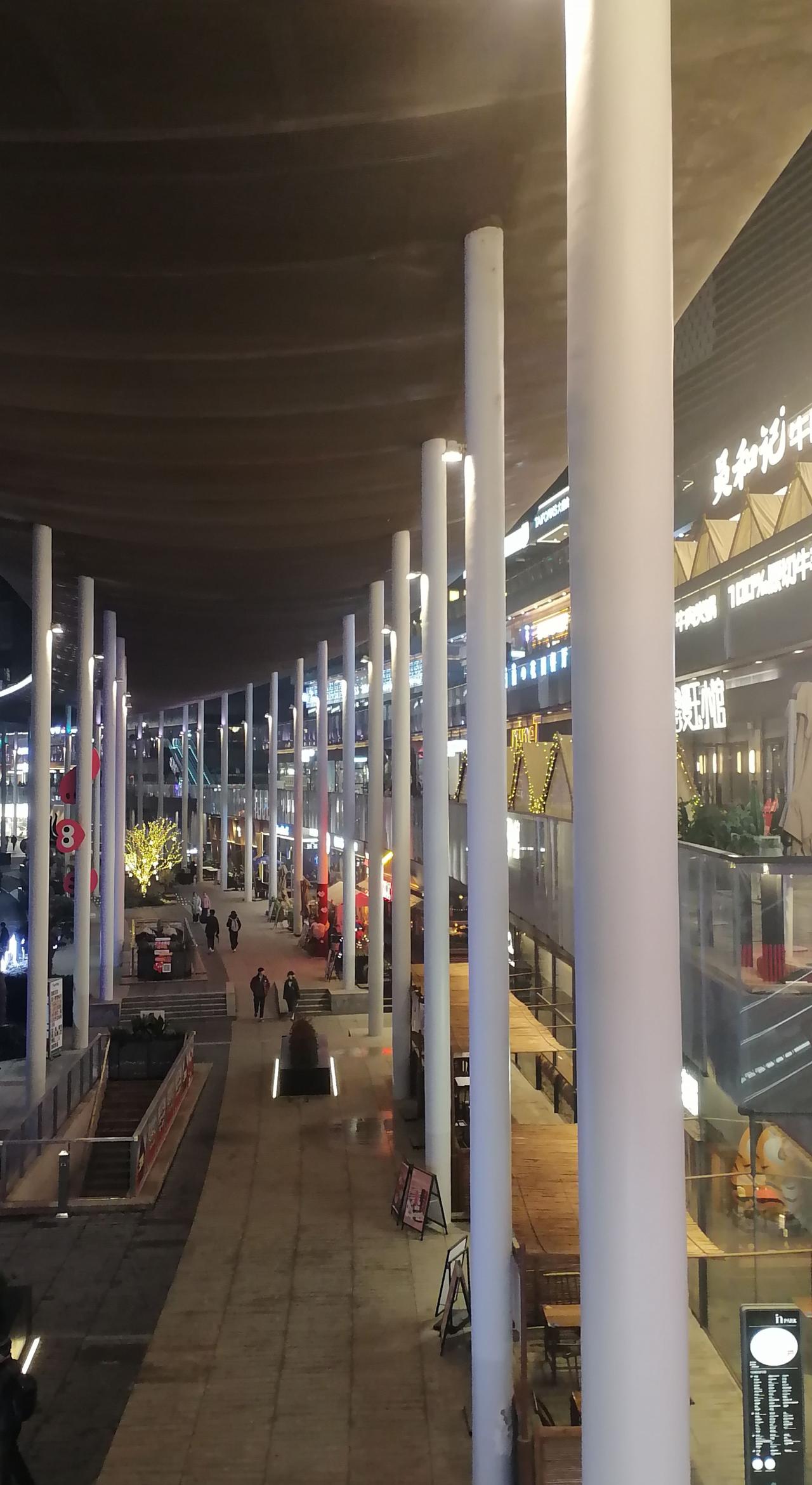 冬日生活，体验一下郑州北龙湖金融岛的冬夜，夜色阑珊，灯火辉煌啊！