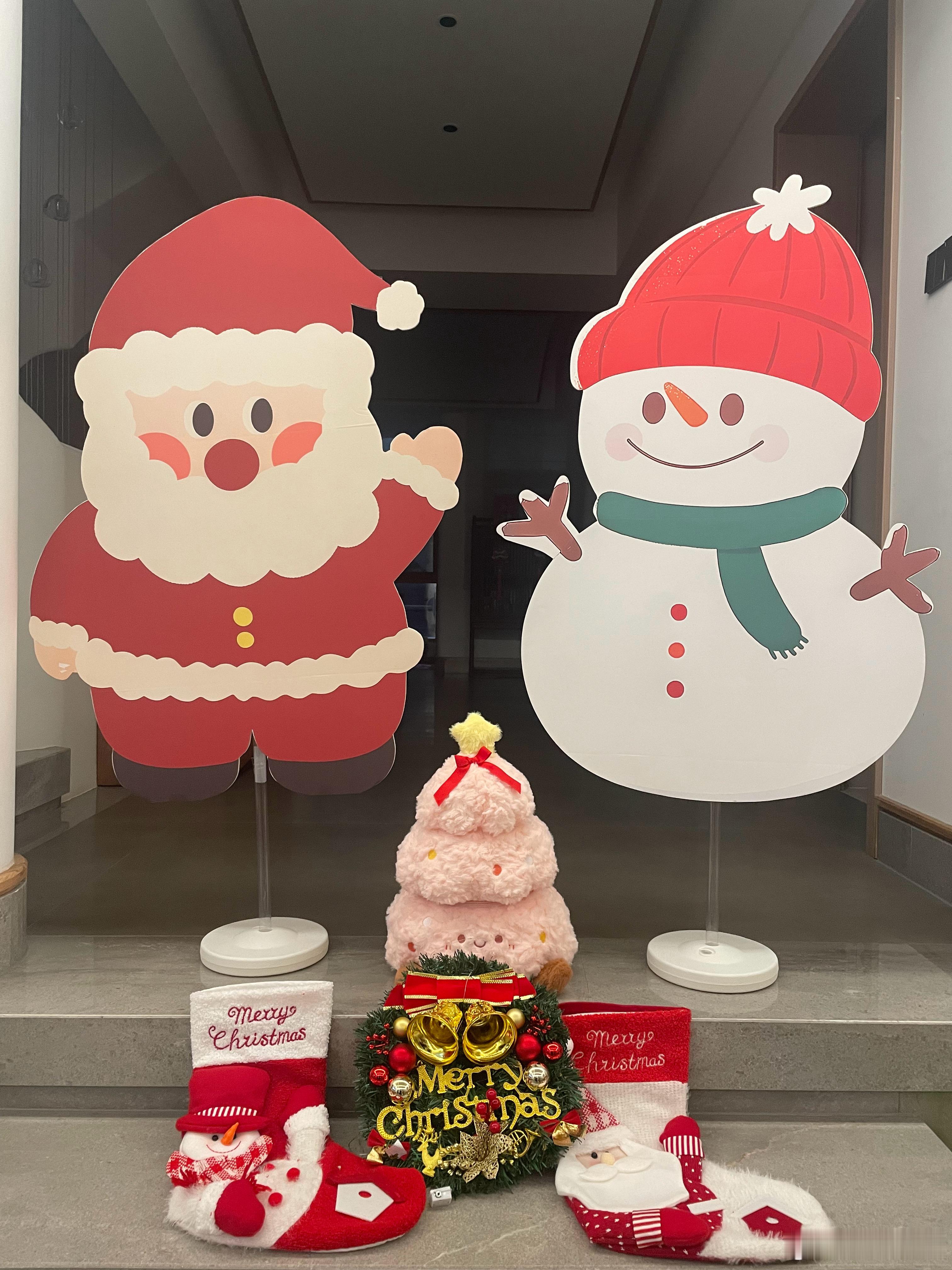 对圣诞节持开放包容的态度，或许才是我们华夏民族重新崛起应有的自信和底气。喝再多的