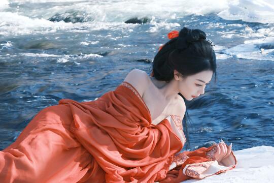 长白山战国袍雪景，拍出来真的很有氛围✨