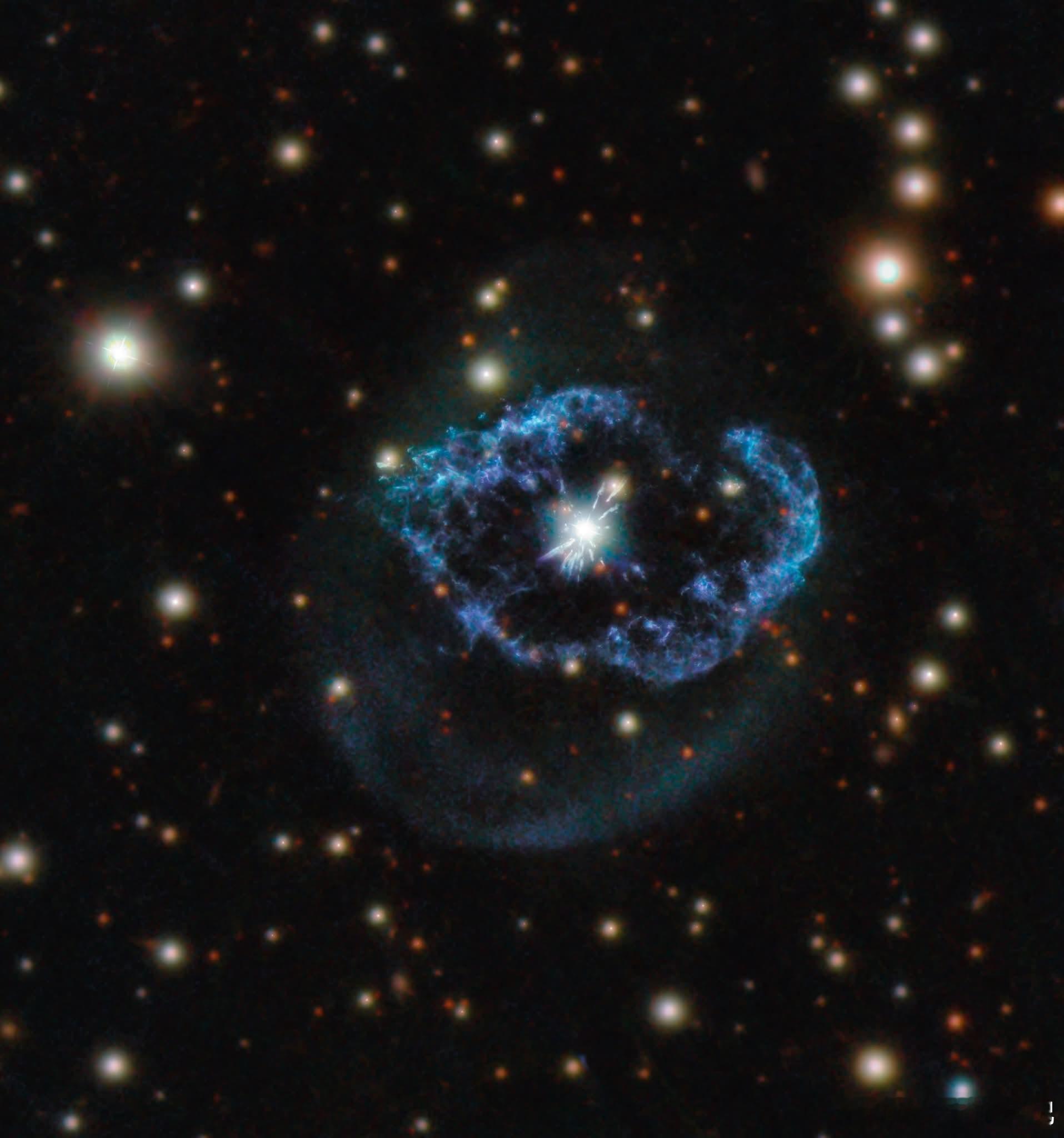 璀璨的宇宙项链  在一场令人惊叹的恒星戏剧中，两颗注定毁灭的恒星编织出一圈令人叹