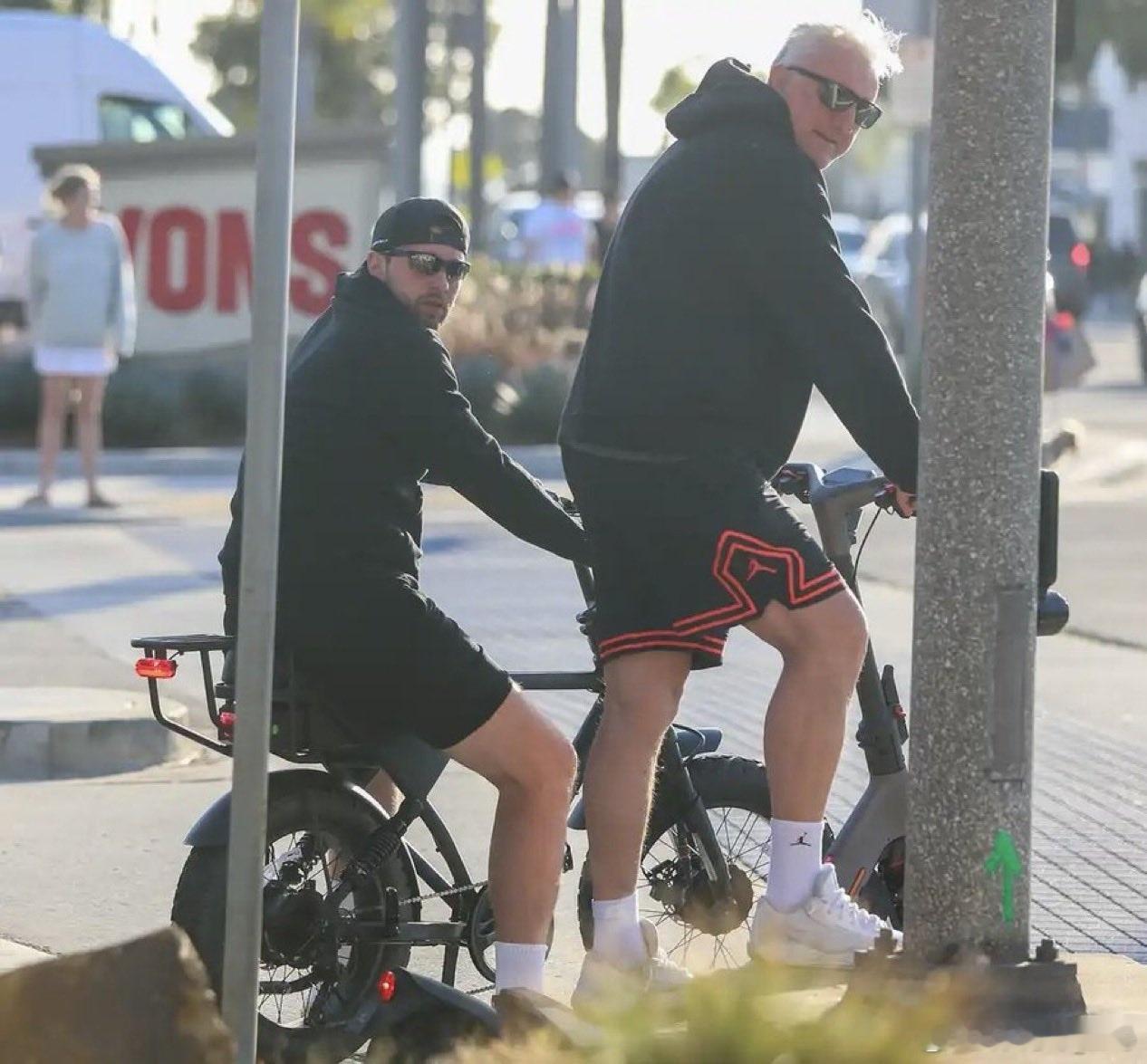 洛杉矶湖人 洛杉矶偶遇骑车的东契奇！他已经从欧洲归队，但依旧是无限期缺阵！东契奇