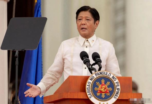 最新消息！比日本、韩国还惨的国家出现了，菲律宾总统宣布紧急状态。
 
昨天，菲律