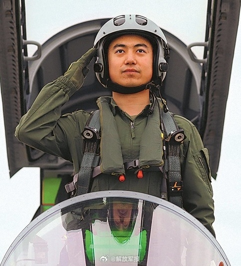 全国两会王文毅代表向记者展示了过去一年的成绩：沿海高强度跨昼夜对抗，单机日飞行时