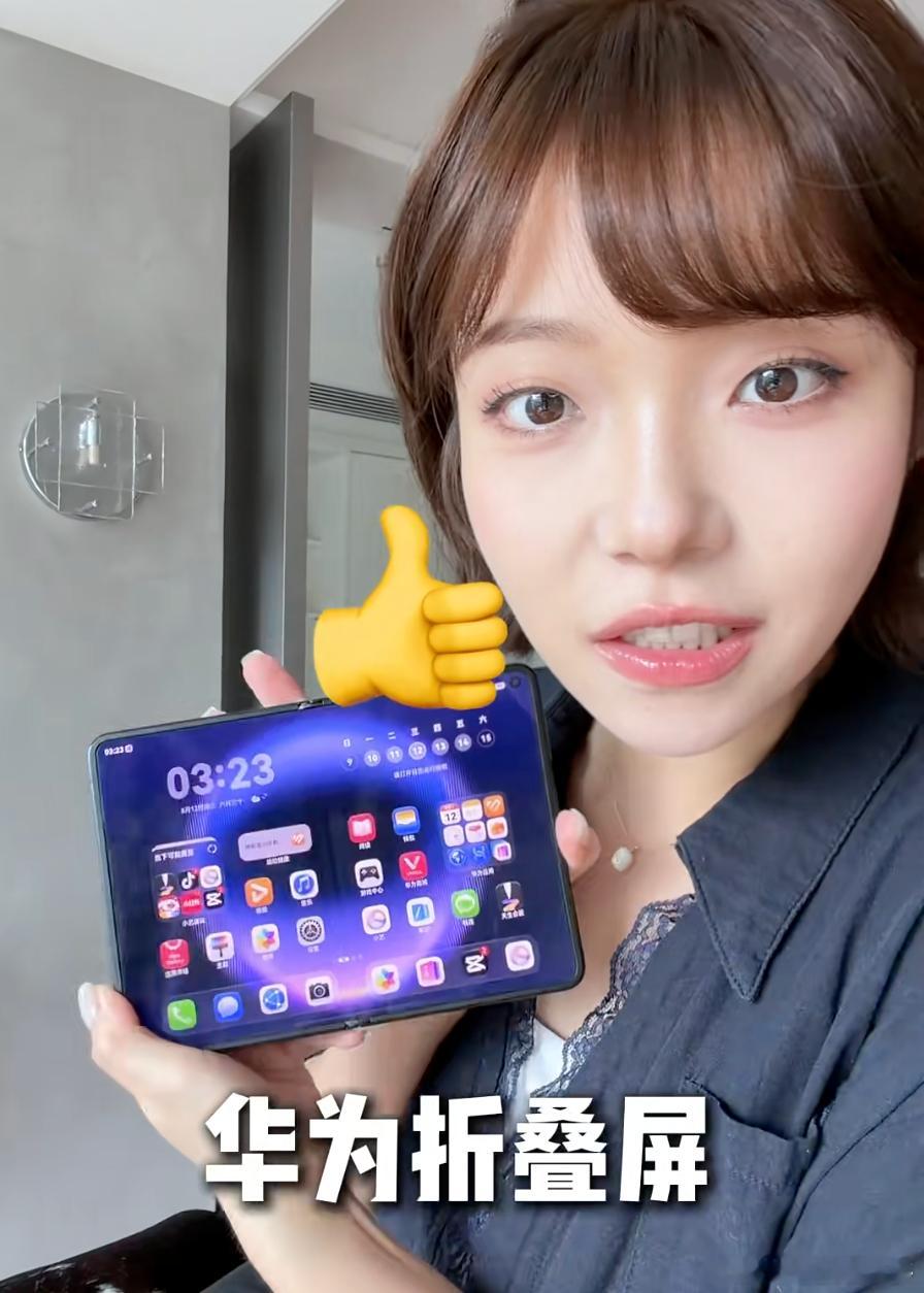 iPhoneDuo华为折叠屏对比抛开折叠形态来看，两款机型的核心差距体现在通信与