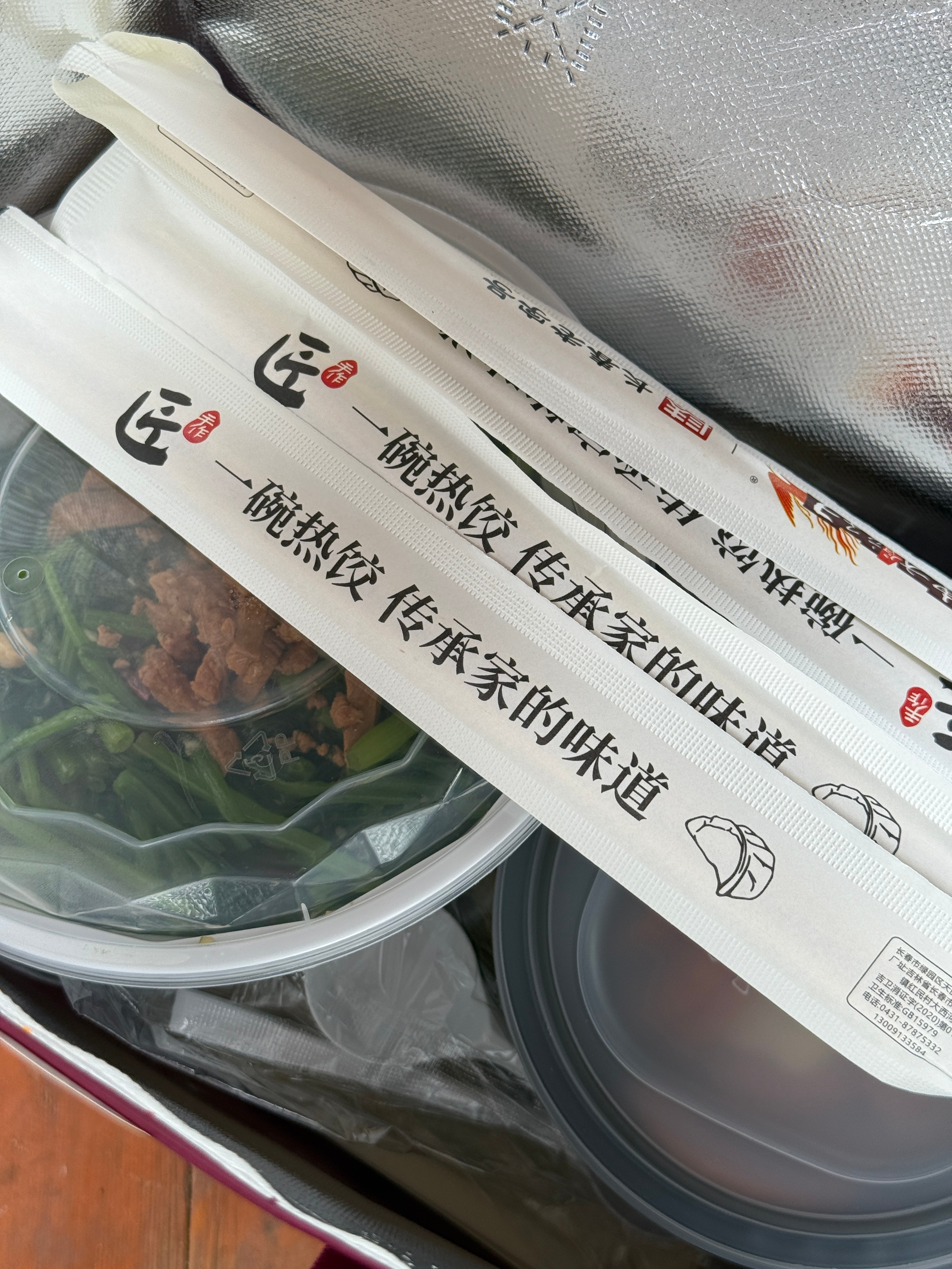 我真的感动的想哭….今天刚到片场没一分钟正好赶上小姐姐上班，敏姐赶紧把我叫过去，