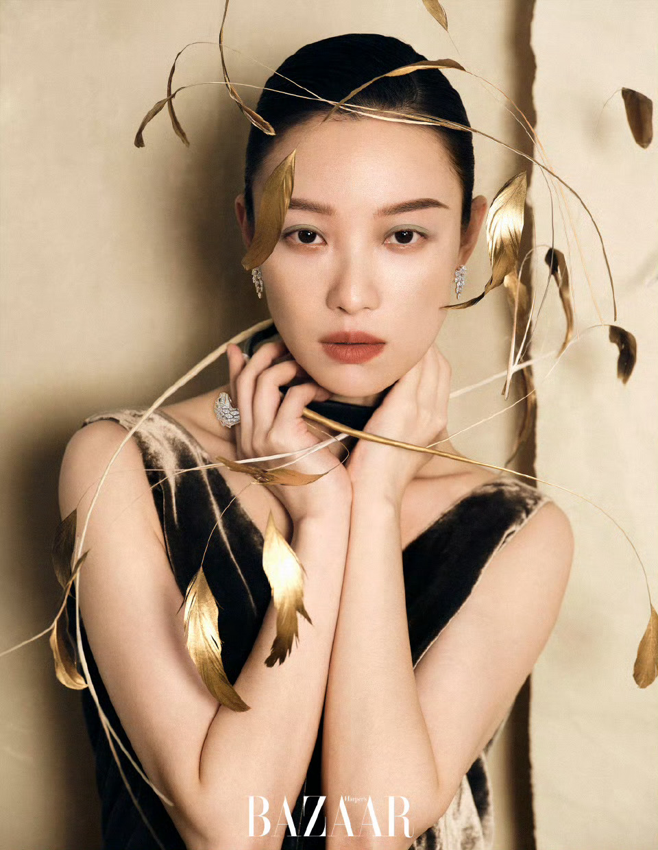 时尚芭莎十月刊 来自中国礼成万象倪妮金波泛舟芭莎封面大片摄影：王子千 ​​​