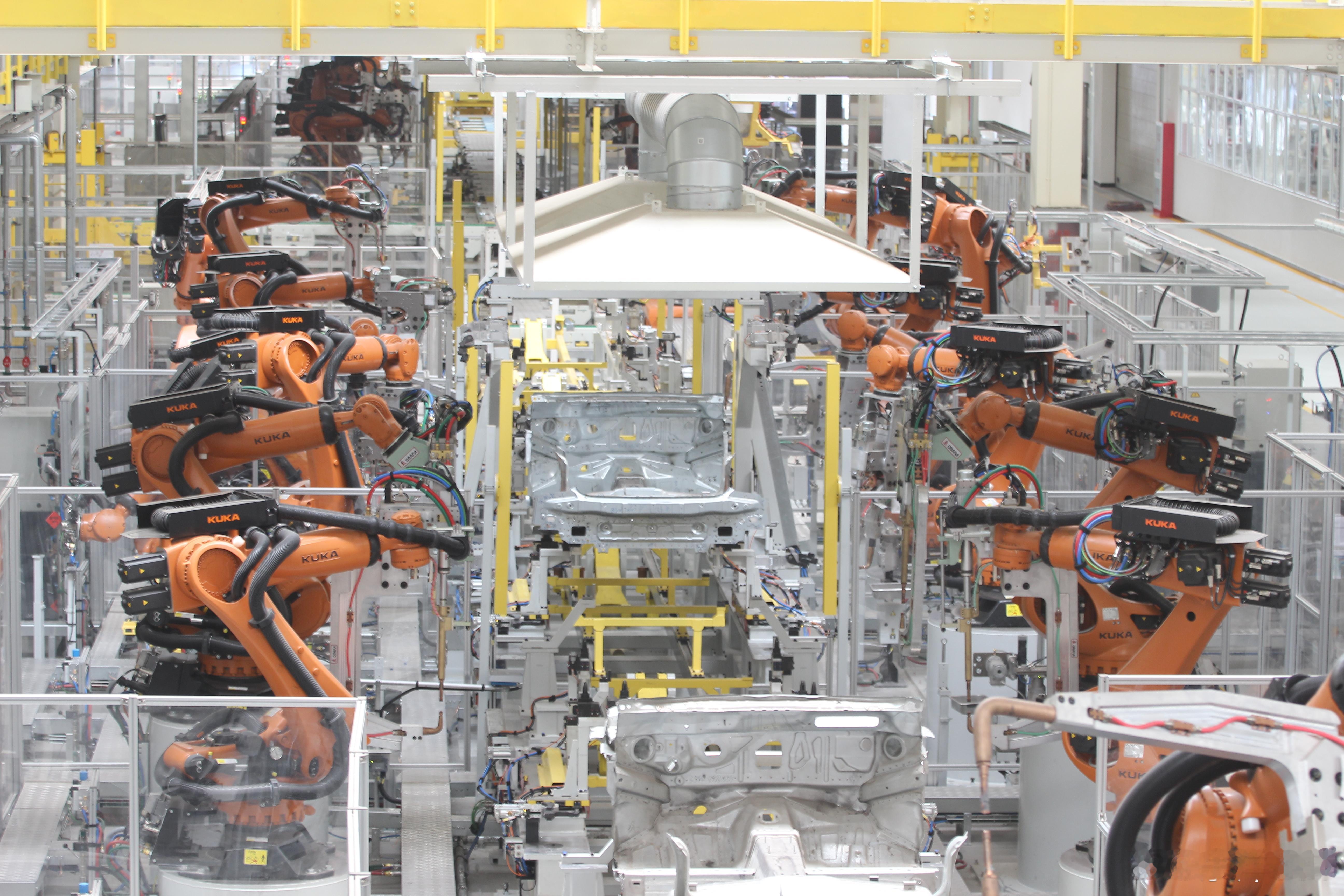 领克张家口工厂启动了，全新的领克03+ TCR赛车将在这里正式投产。也是领克03