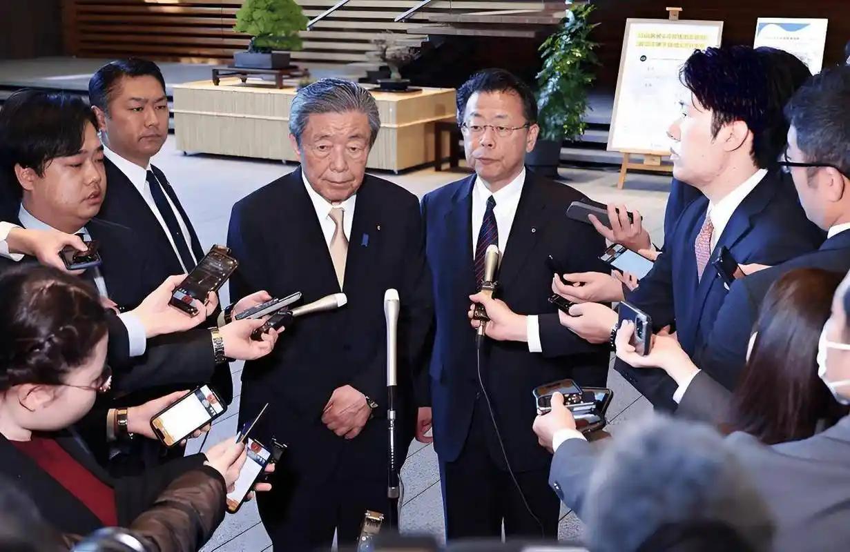 五月中旬，一支由东京飞来的商务代表团悄然降落在上海。带队的是日中经济协会的一批骨