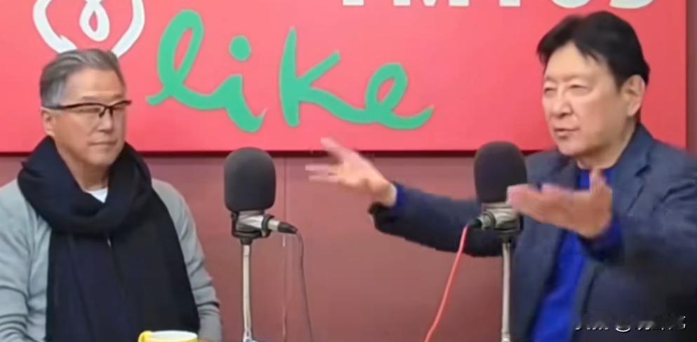 赵少康又开始“往自己脸上贴金”，得意洋洋！七十几岁的人还是不知道低调，真是本性难