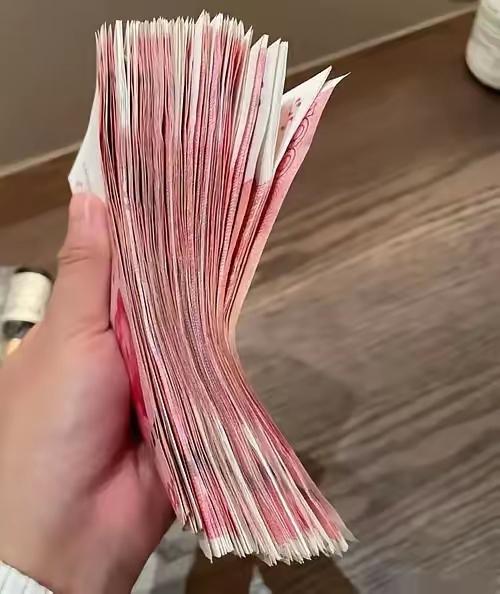 月底开工资了，干了俩月就这点钱💰，猜猜多少钱？[捂脸]