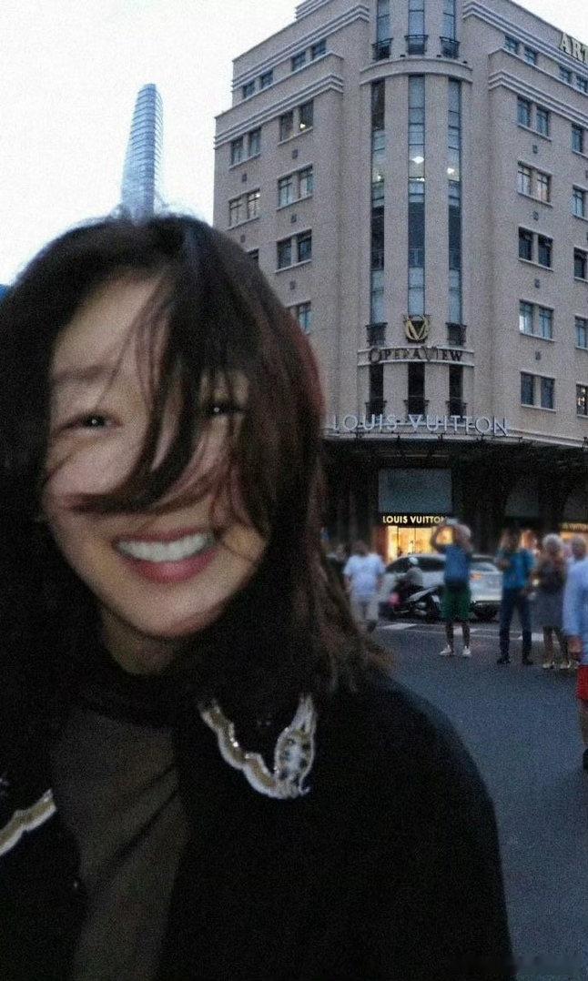 周冬雨圈内人缘周五晚高疯 这些年周冬雨都被pua成啥了，喜欢你的人会一直喜欢你，