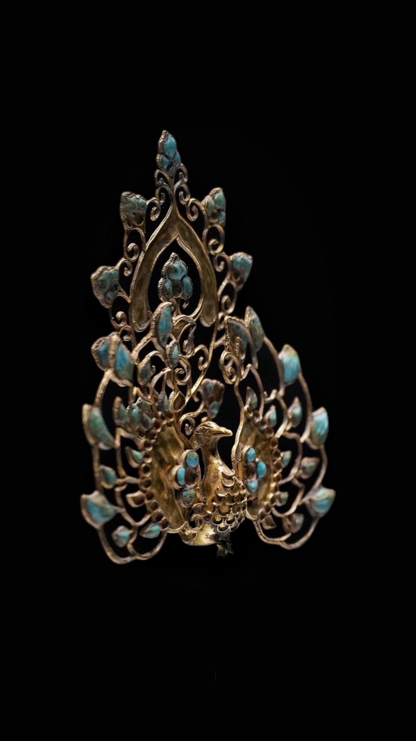 唐代· 嵌松石立凤金头饰。凤飞翱翔兮，四海求凰 无奈佳人兮，不在东墙 ...