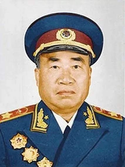 朱德为怀念爱妻伍若兰，酷爱兰花，养了6千多盆，写有《咏兰》:“井冈山上产幽兰，乔