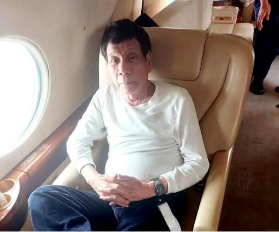 这剧情反转得也太离谱了吧？80岁杜特尔特被关海牙一年半，穷得律师都请不起了，结果