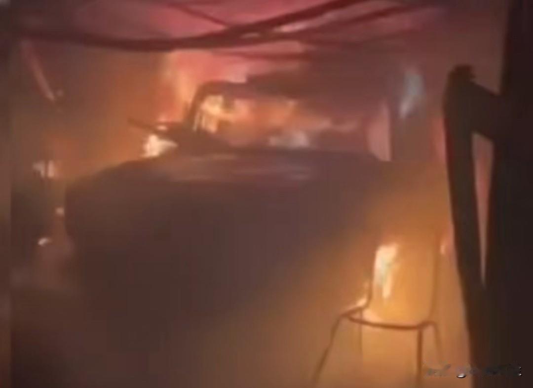 这是俄罗斯庆祝叶尔马克辞职奔赴前线吗？