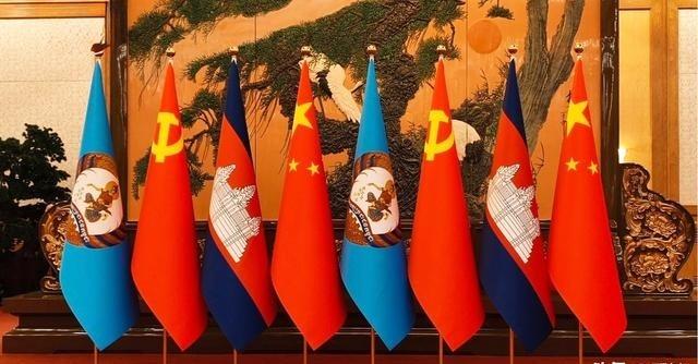 谈好了， 柬埔寨 当场表态。北京时间6月26日下午， 柬埔寨人民党 主席、参议院