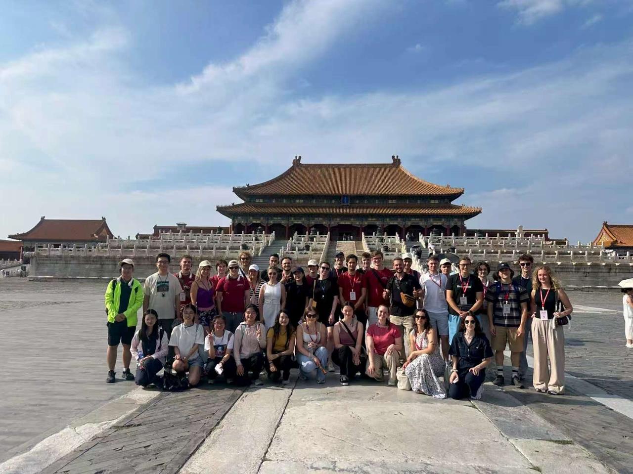 对于学生来说，夏天不仅是放松的时光，也是通过交流项目和“暑期学校”深入了解不同学